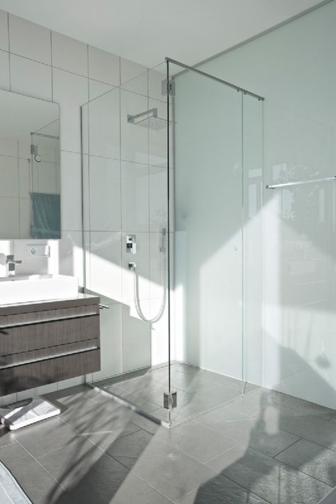 Dusche mit Glas