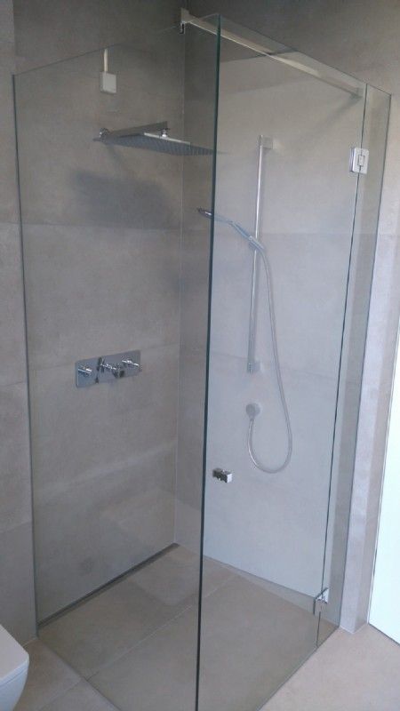 Dusche mit Glas