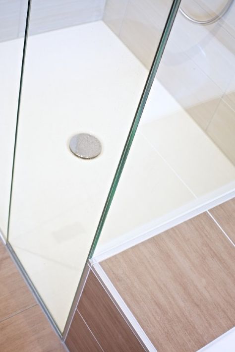 Dusche mit Glas