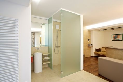 Dusche mit Glas