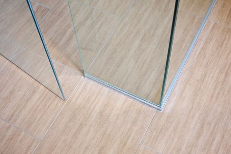 Dusche mit Glas
