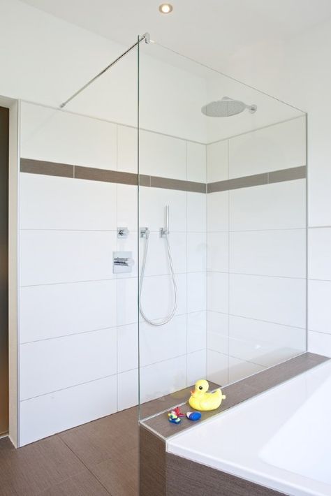 Dusche mit Glas
