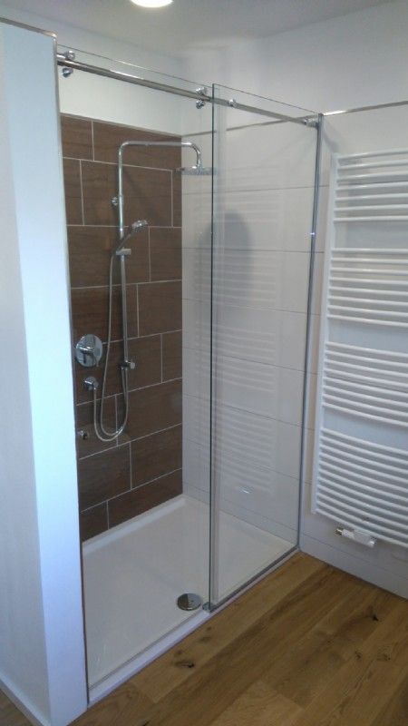 Dusche mit Glas