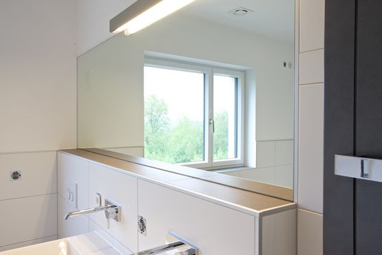 Badezimmerspiegel