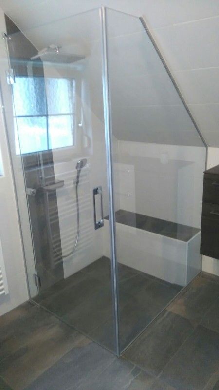 Dusche mit Glas