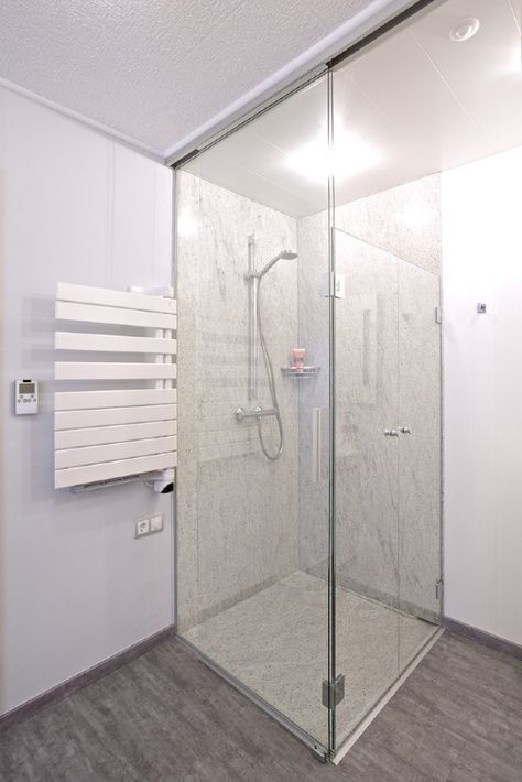 Badezimmer mit Glas
