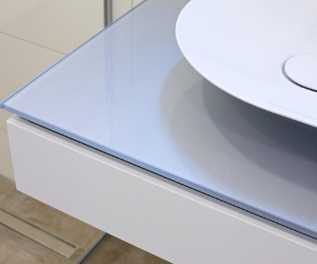 Glastisch im Badezimmer