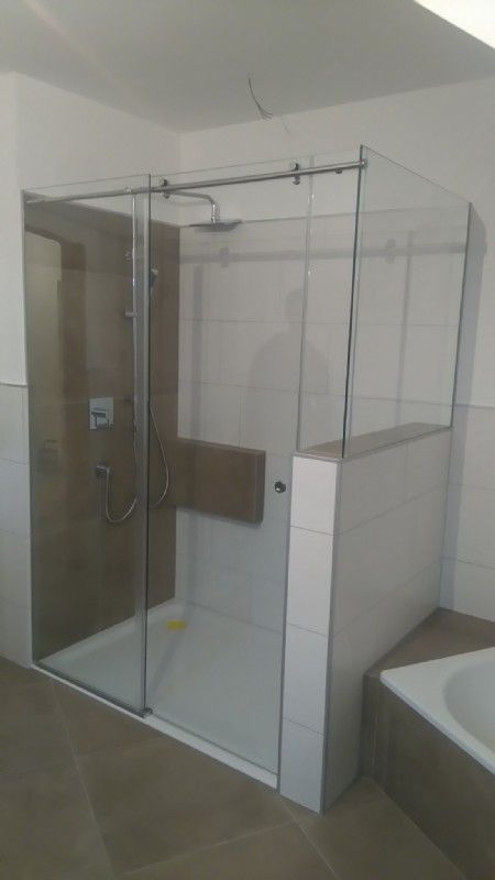 Dusche mit Glas